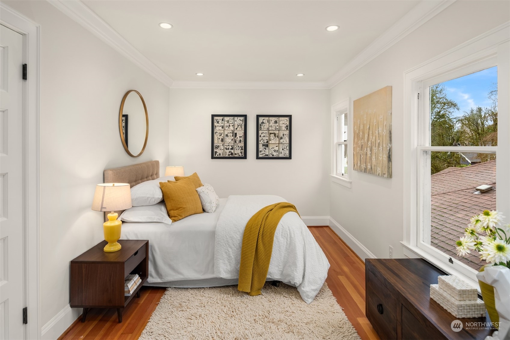 3206 East Terrace Street Seattle, WA 98122 - Photo 21 of 28 a living room with furniture