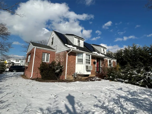 $899,999 | 17 Molyneaux Road, Valley Stream, NY 11580