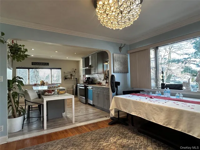 $899,999 | 17 Molyneaux Road, Valley Stream, NY 11580