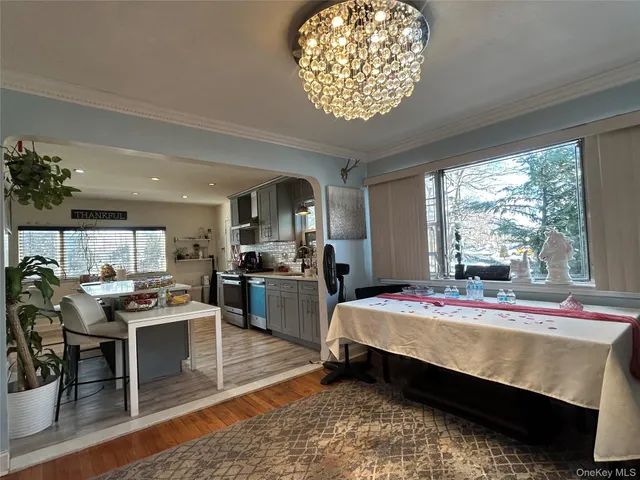 $899,999 | 17 Molyneaux Road, Valley Stream, NY 11580