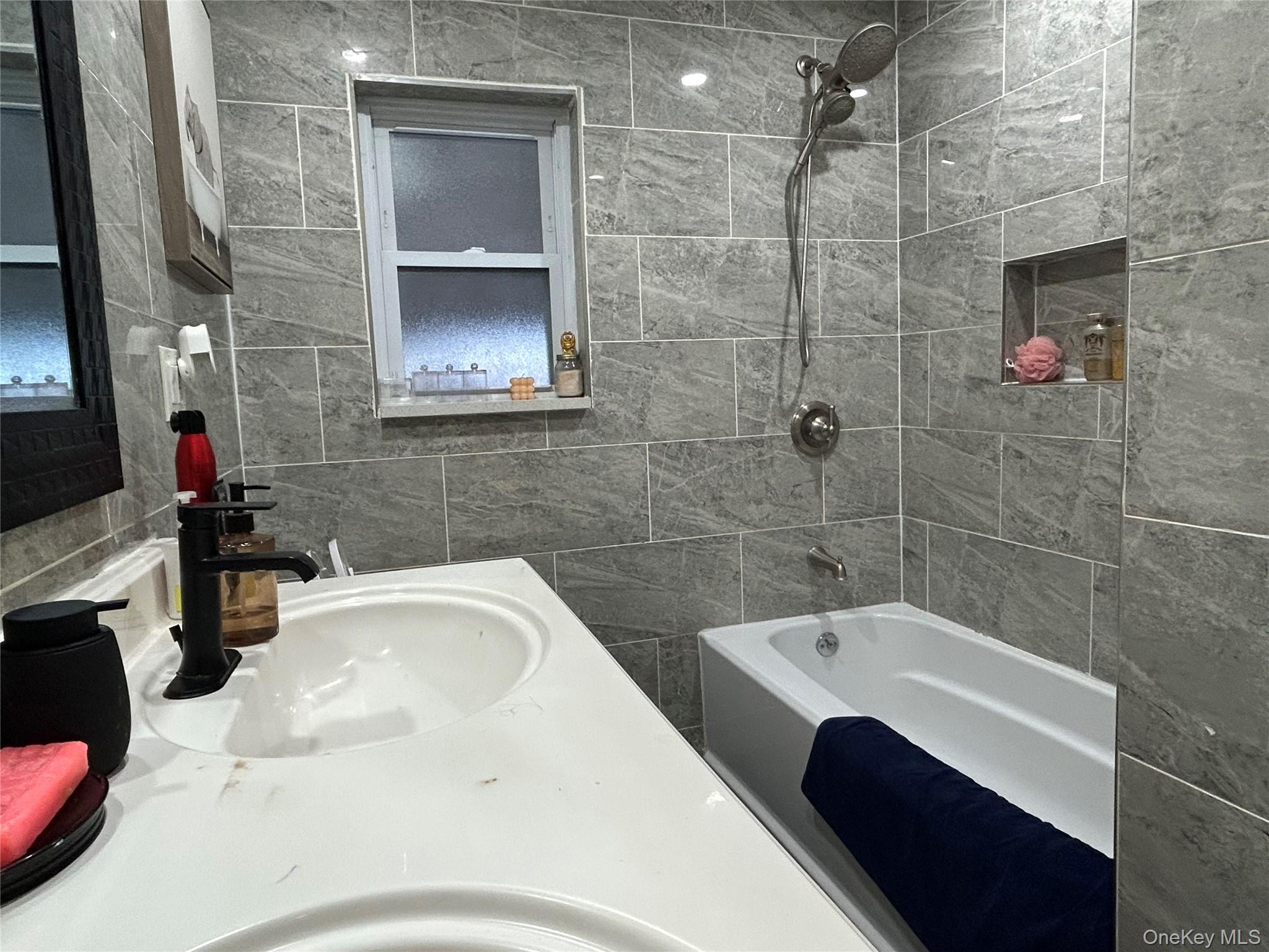 17 Molyneaux Road Valley Stream, NY 11580 - Photo 13 of 35