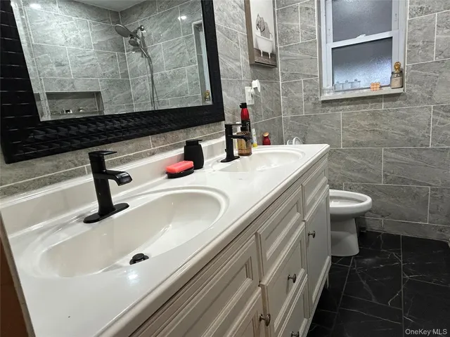 $899,999 | 17 Molyneaux Road, Valley Stream, NY 11580