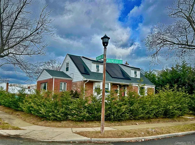$899,999 | 17 Molyneaux Road, Valley Stream, NY 11580