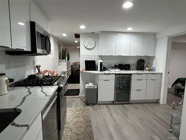 $899,999 | 17 Molyneaux Road, Valley Stream, NY 11580