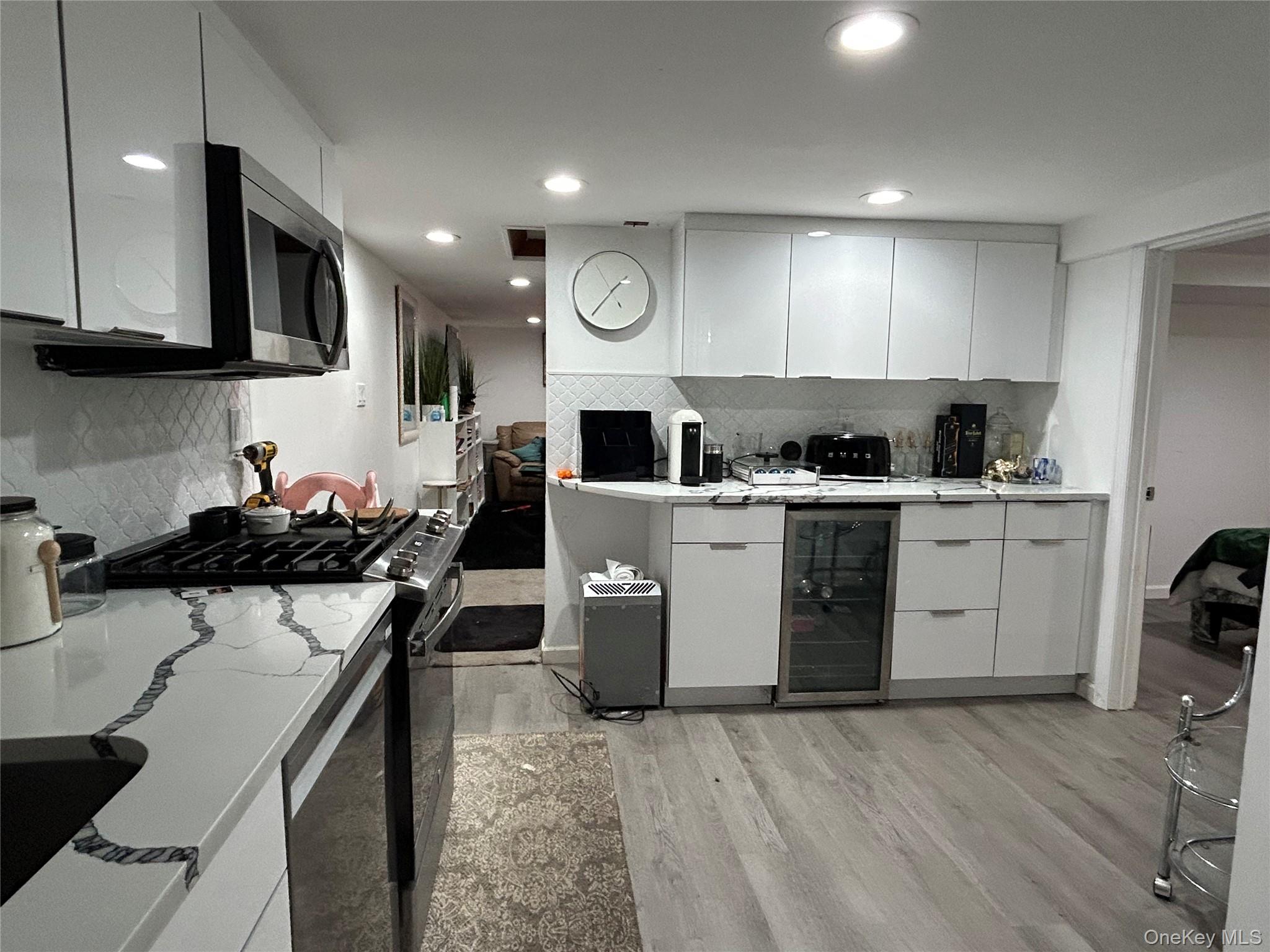 17 Molyneaux Road Valley Stream, NY 11580 - Photo 22 of 35