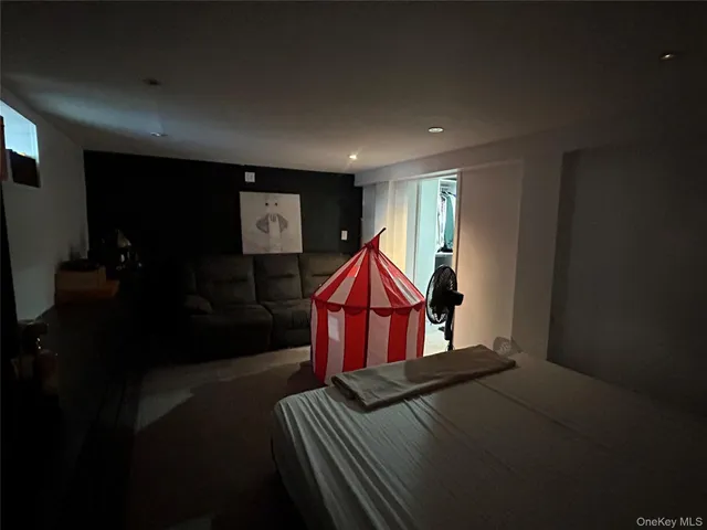 $899,999 | 17 Molyneaux Road, Valley Stream, NY 11580