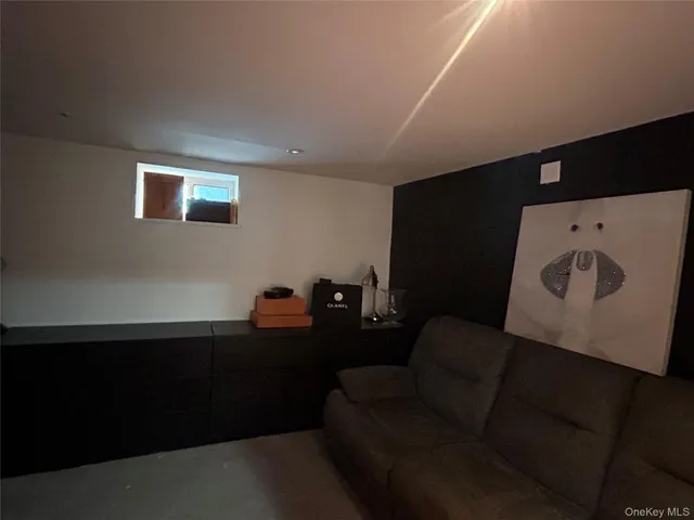 $899,999 | 17 Molyneaux Road, Valley Stream, NY 11580