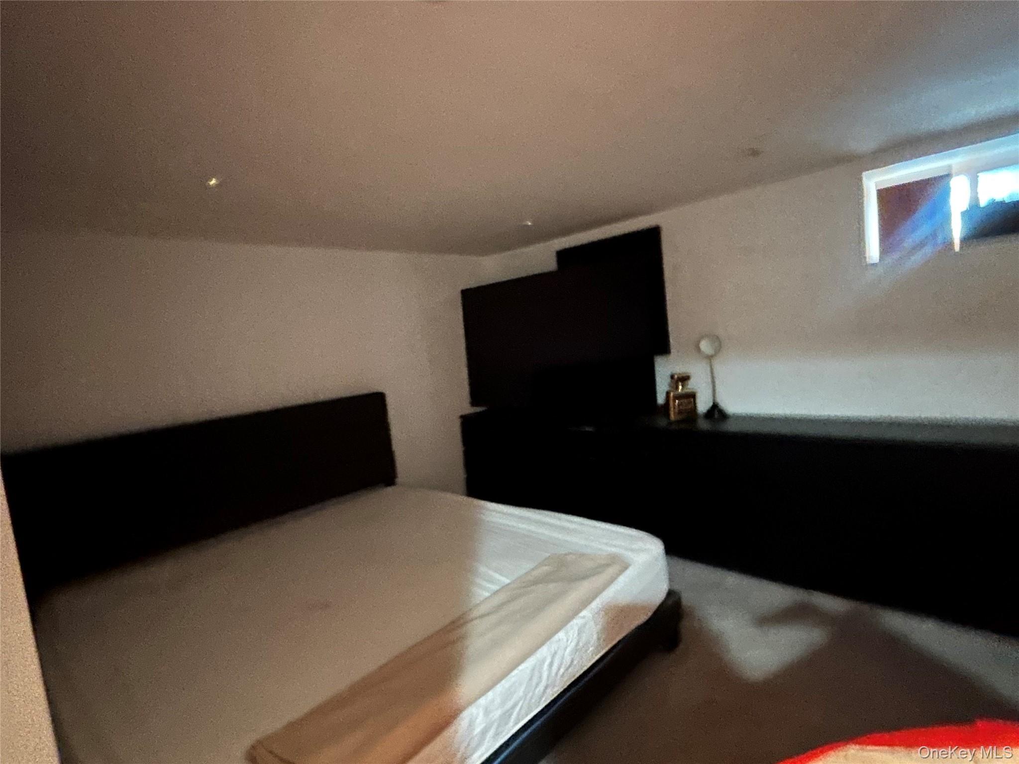 17 Molyneaux Road Valley Stream, NY 11580 - Photo 28 of 35