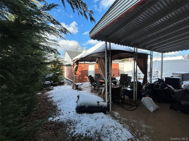 $899,999 | 17 Molyneaux Road, Valley Stream, NY 11580