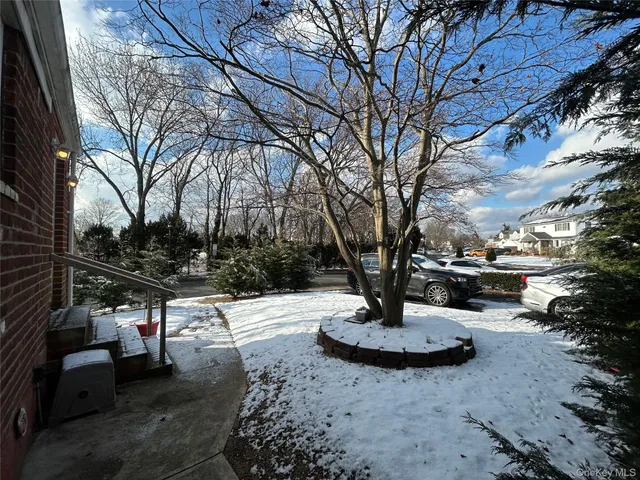 $899,999 | 17 Molyneaux Road, Valley Stream, NY 11580