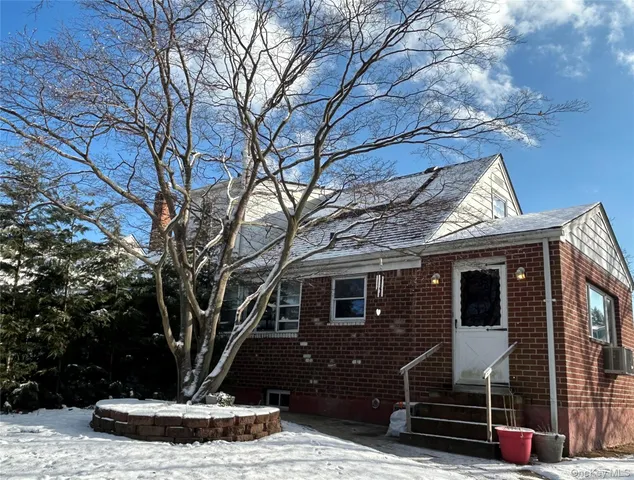 $899,999 | 17 Molyneaux Road, Valley Stream, NY 11580