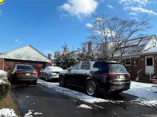 $899,999 | 17 Molyneaux Road, Valley Stream, NY 11580