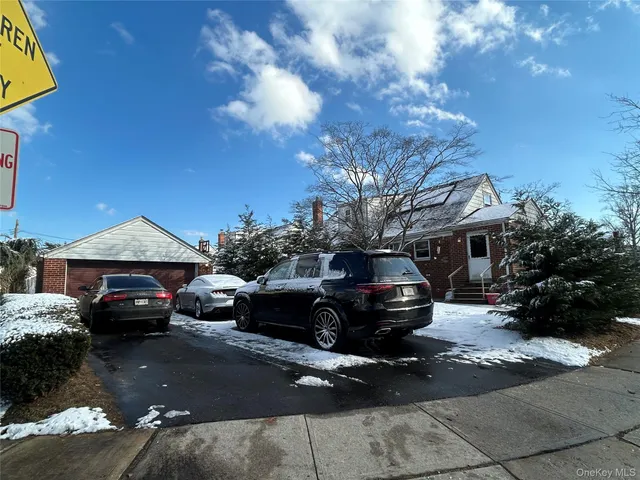 $899,999 | 17 Molyneaux Road, Valley Stream, NY 11580