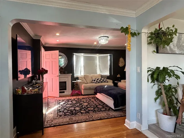 $899,999 | 17 Molyneaux Road, Valley Stream, NY 11580