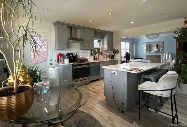 $899,999 | 17 Molyneaux Road, Valley Stream, NY 11580