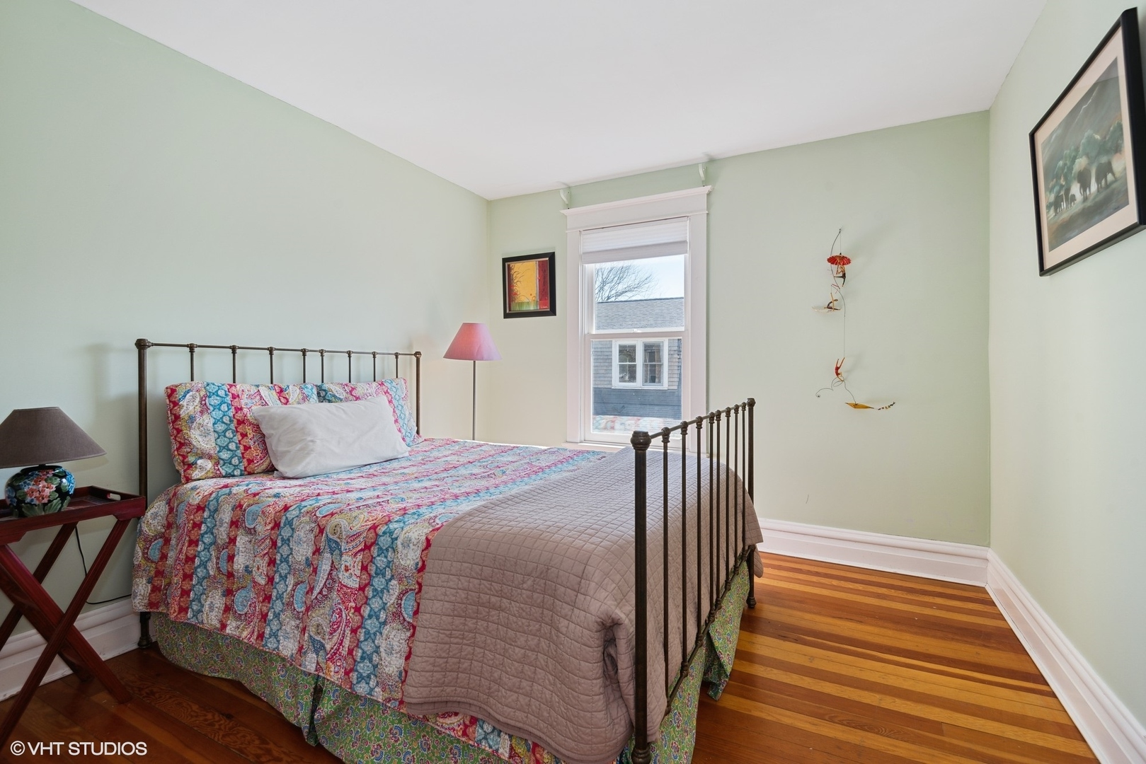189 Ridge Avenue Winnetka, IL 60093 - Photo 18 of 29 a bedroom with a bed and a painting on the wall