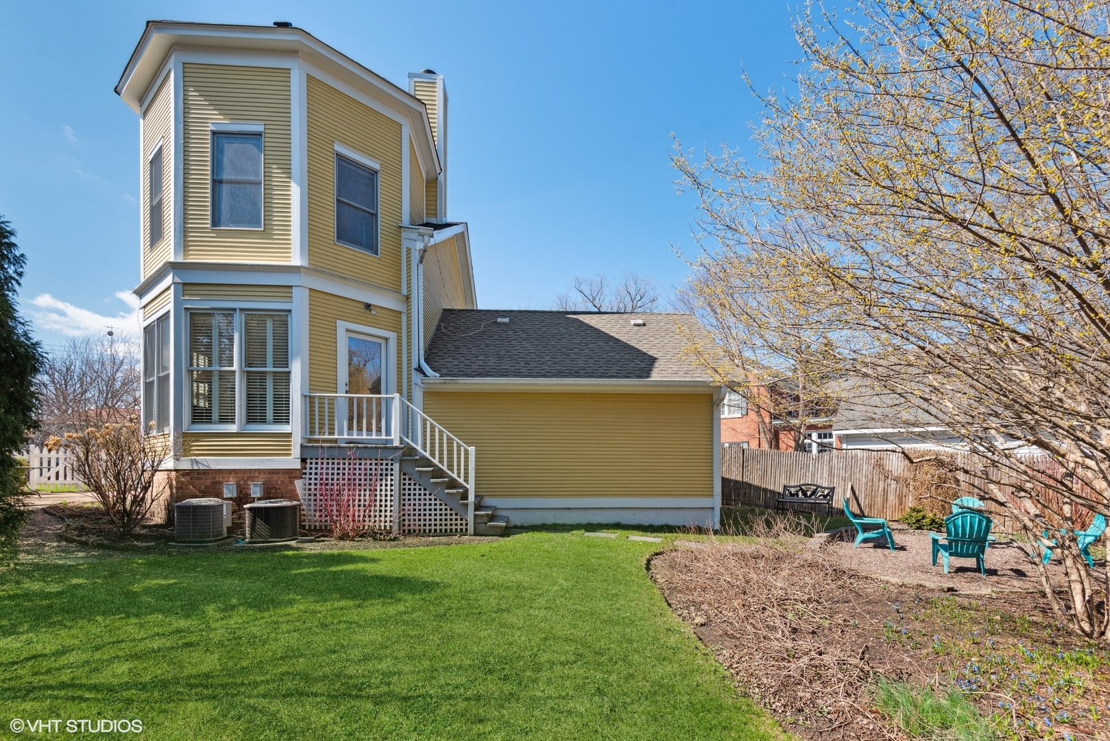 189 Ridge Avenue Winnetka, IL 60093 - Photo 24 of 29 a front view of house with yard