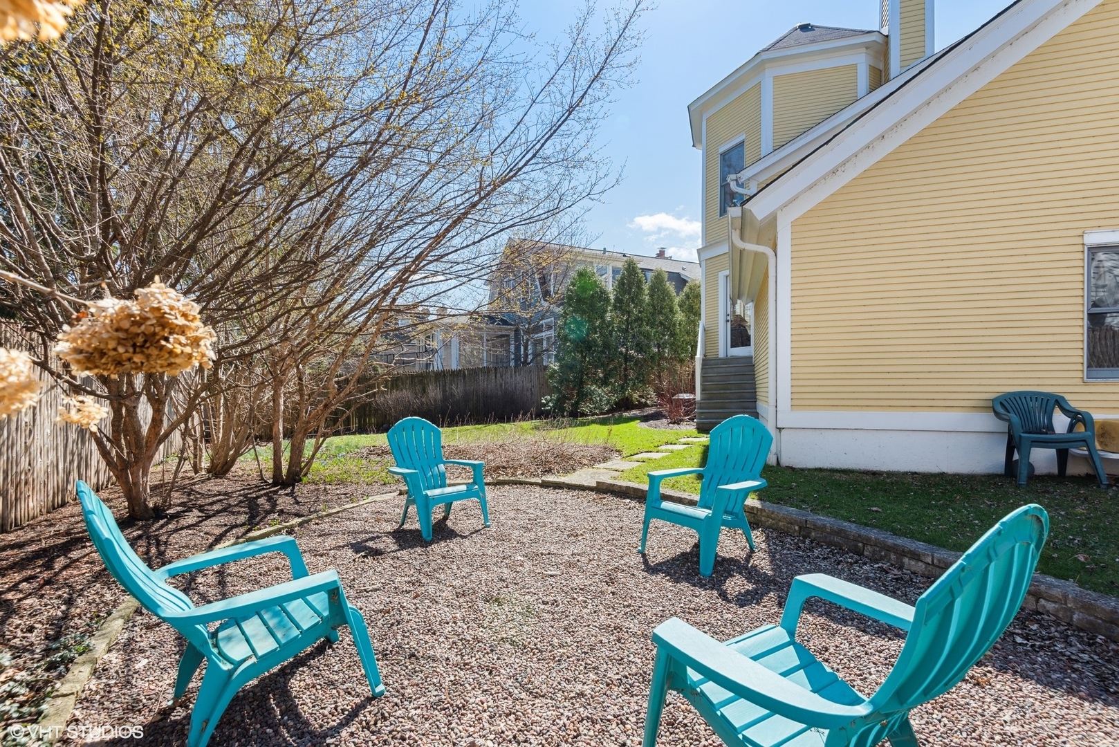 189 Ridge Avenue Winnetka, IL 60093 - Photo 25 of 29 a view of a bench in the patio