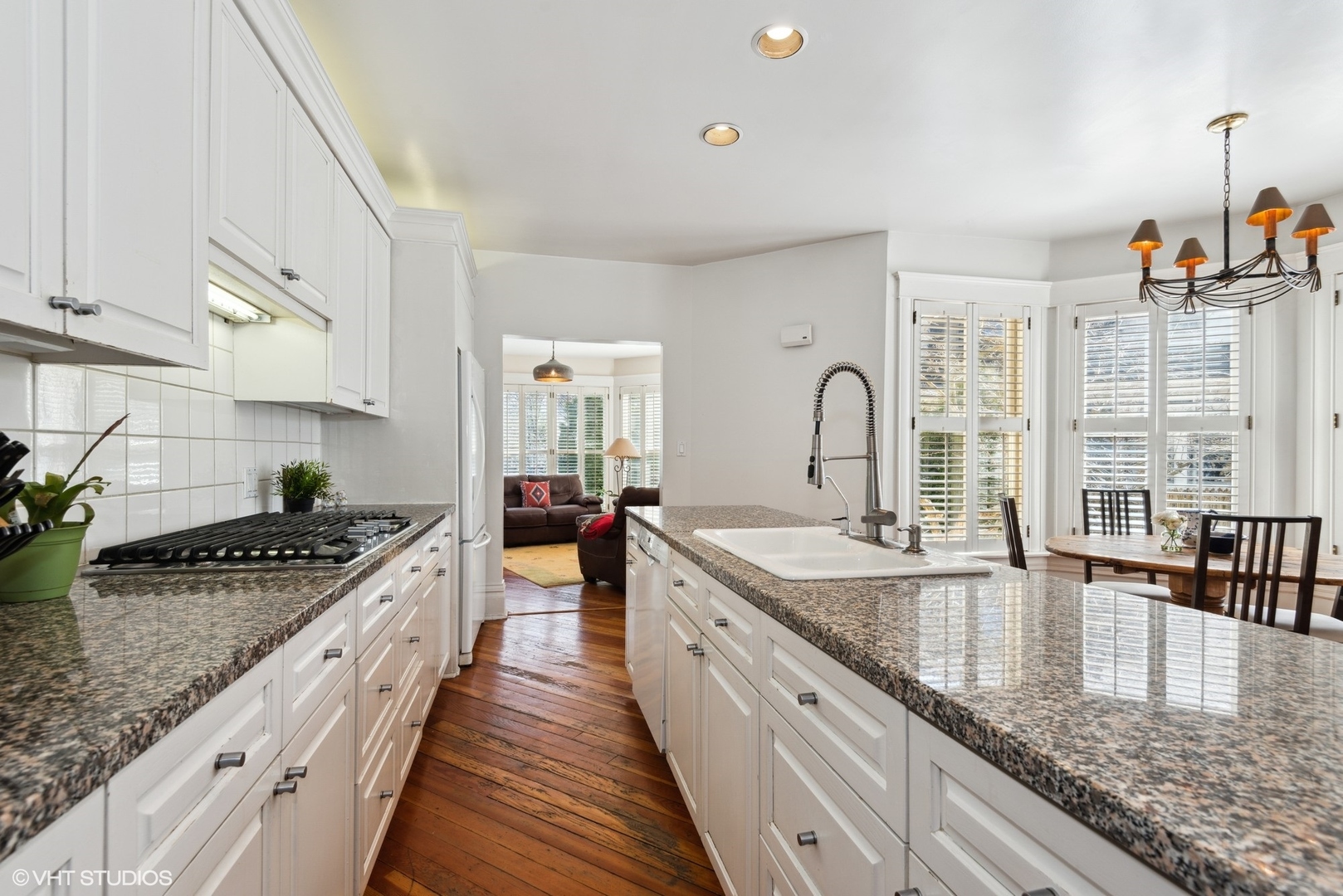 189 Ridge Avenue Winnetka, IL 60093 - Photo 8 of 29 a large kitchen with granite countertop a lot of counter space