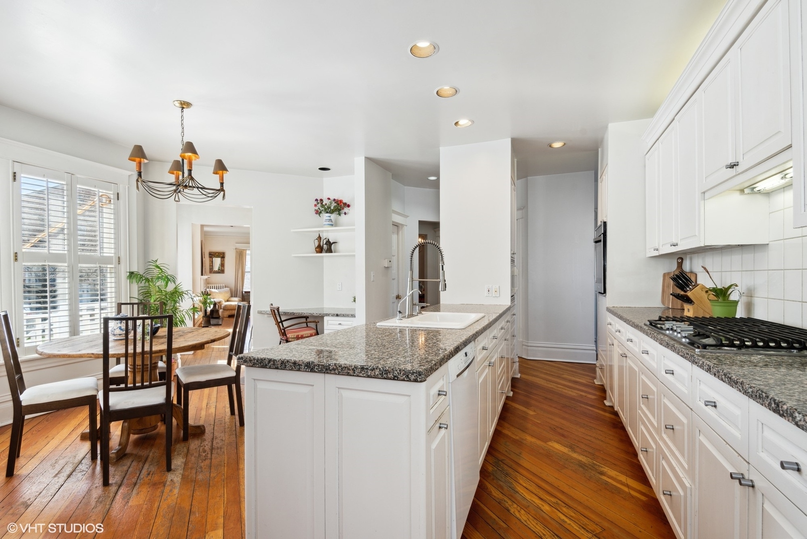 189 Ridge Avenue Winnetka, IL 60093 - Photo 9 of 29 a large kitchen with sink and cabinets