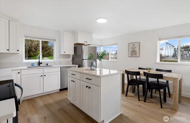 $454,000 | 350 Northeast 7th Avenue, Oak Harbor, WA 98277