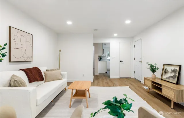 $454,000 | 350 Northeast 7th Avenue, Oak Harbor, WA 98277