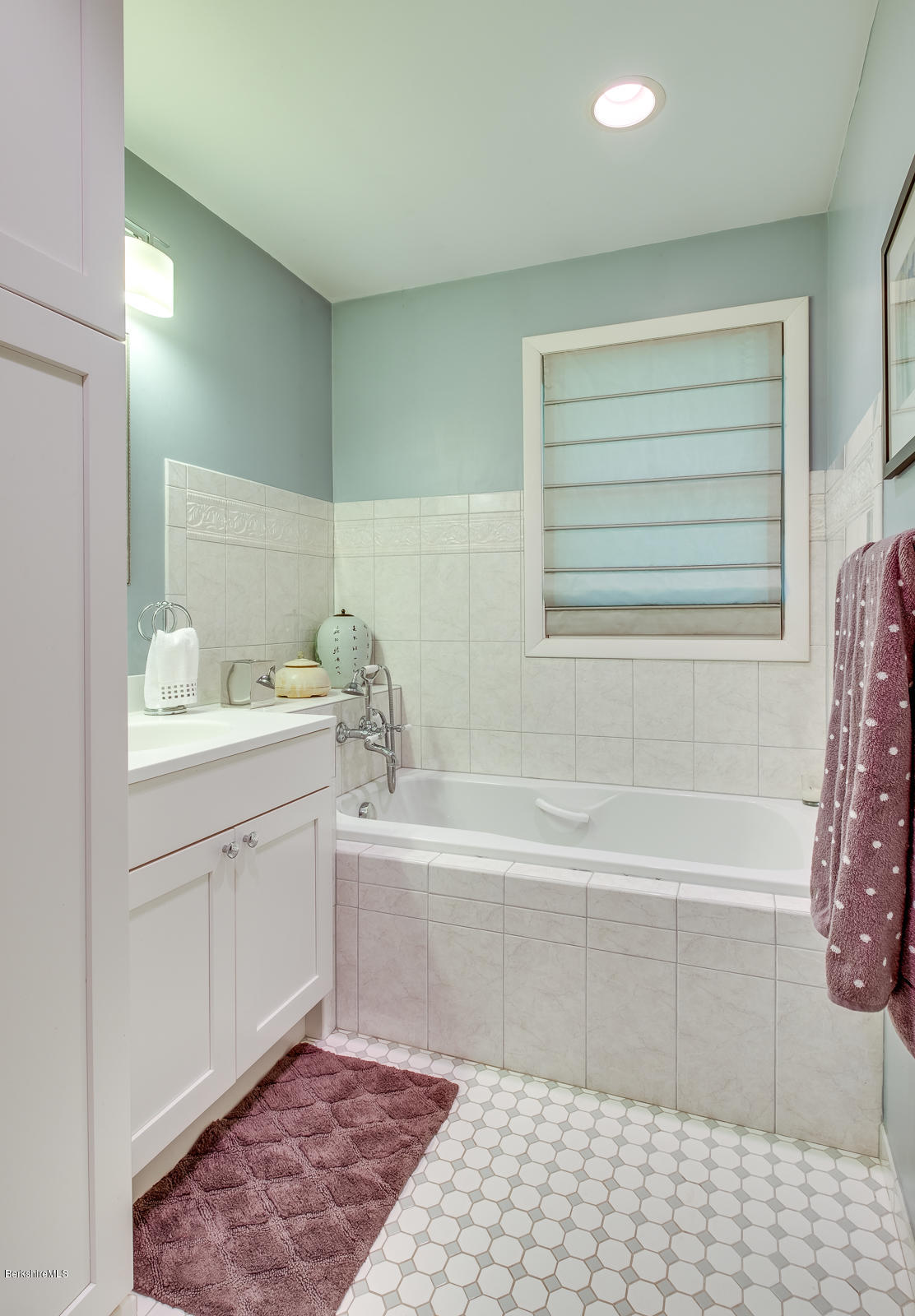335 Gale Road Williamstown, MA 01267 - Photo 25 of 41 Full bat