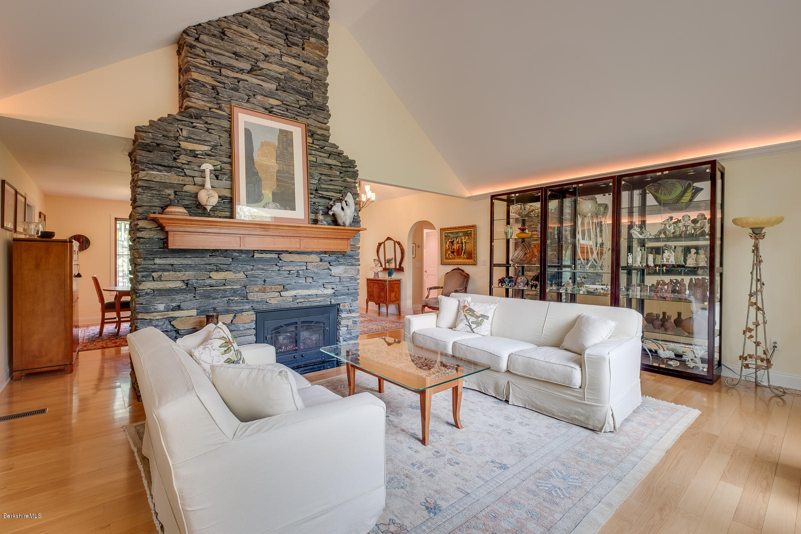 335 Gale Road Williamstown, MA 01267 - Photo 5 of 41 Living room