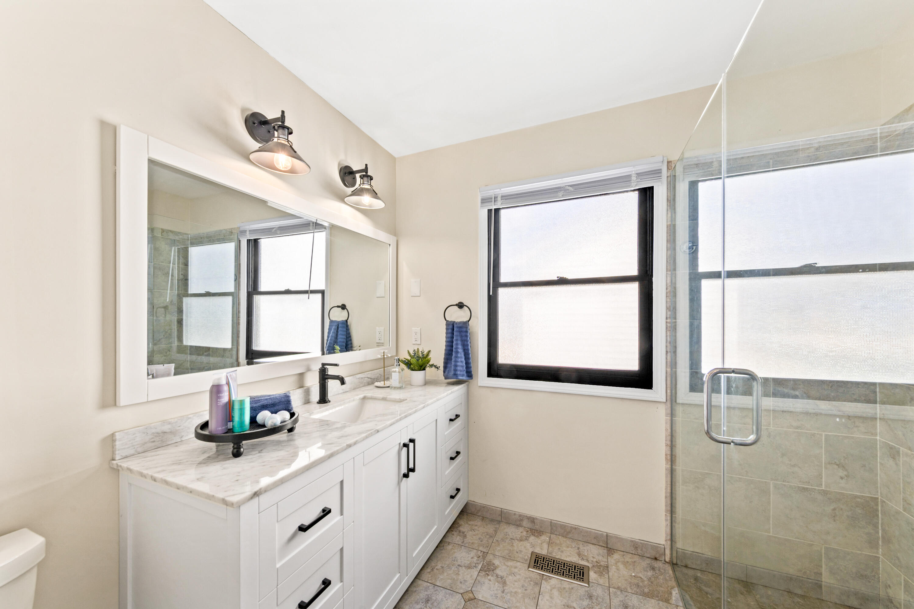 6430 95th Avenue Kenosha, WI 53142 - Photo 33 of 73 Full Bathroom