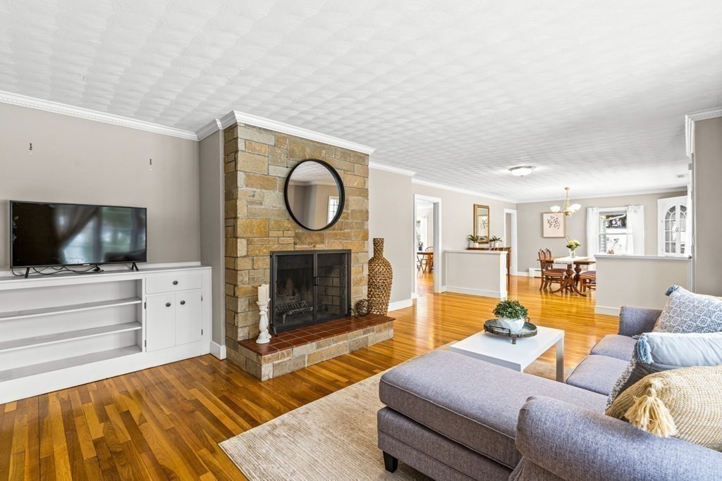20 York Road Winchester, MA 01890 - Photo 3 of 38 Gallery Image 3