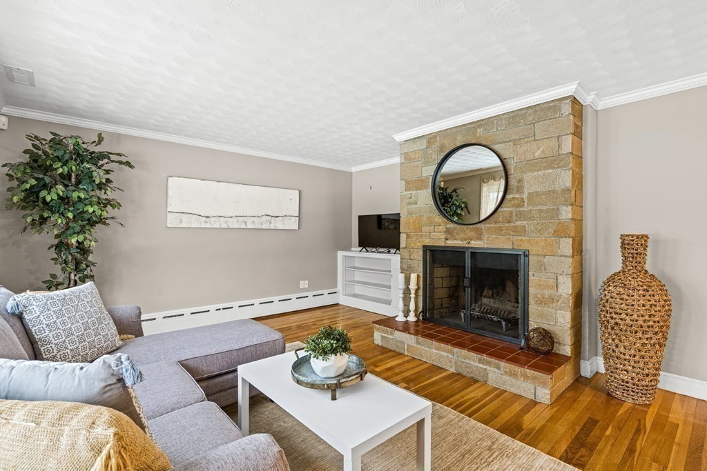 20 York Road Winchester, MA 01890 - Photo 7 of 38 Gallery Image 7