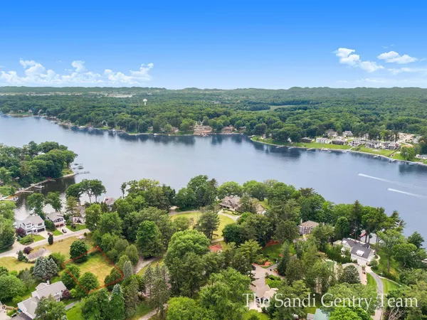 $125,000 | 18635 North Fruitport Road, Spring Lake, MI 49456