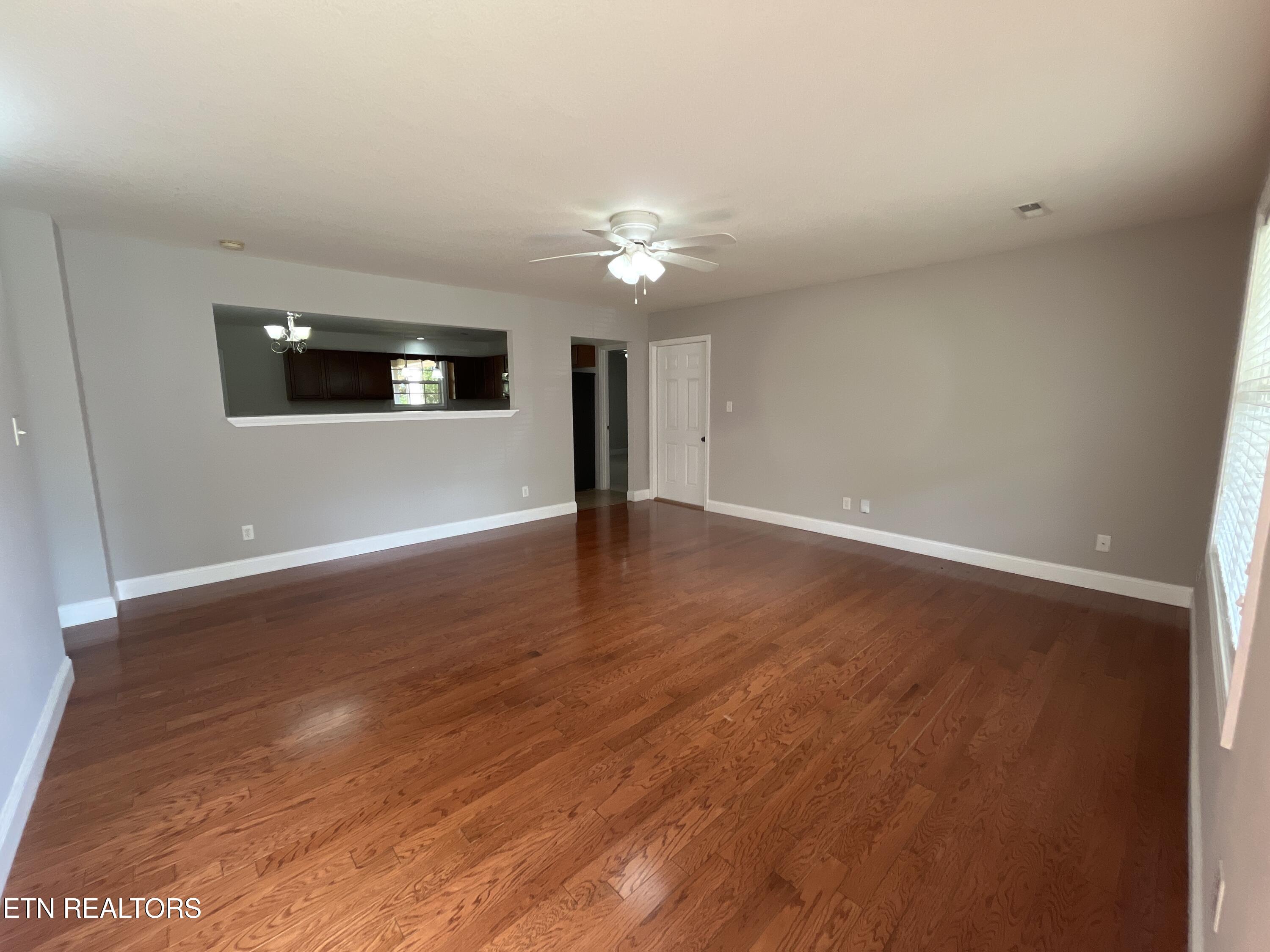 6062 Whisper Ridge Lane Corryton, TN 37721 - Photo 3 of 29 image