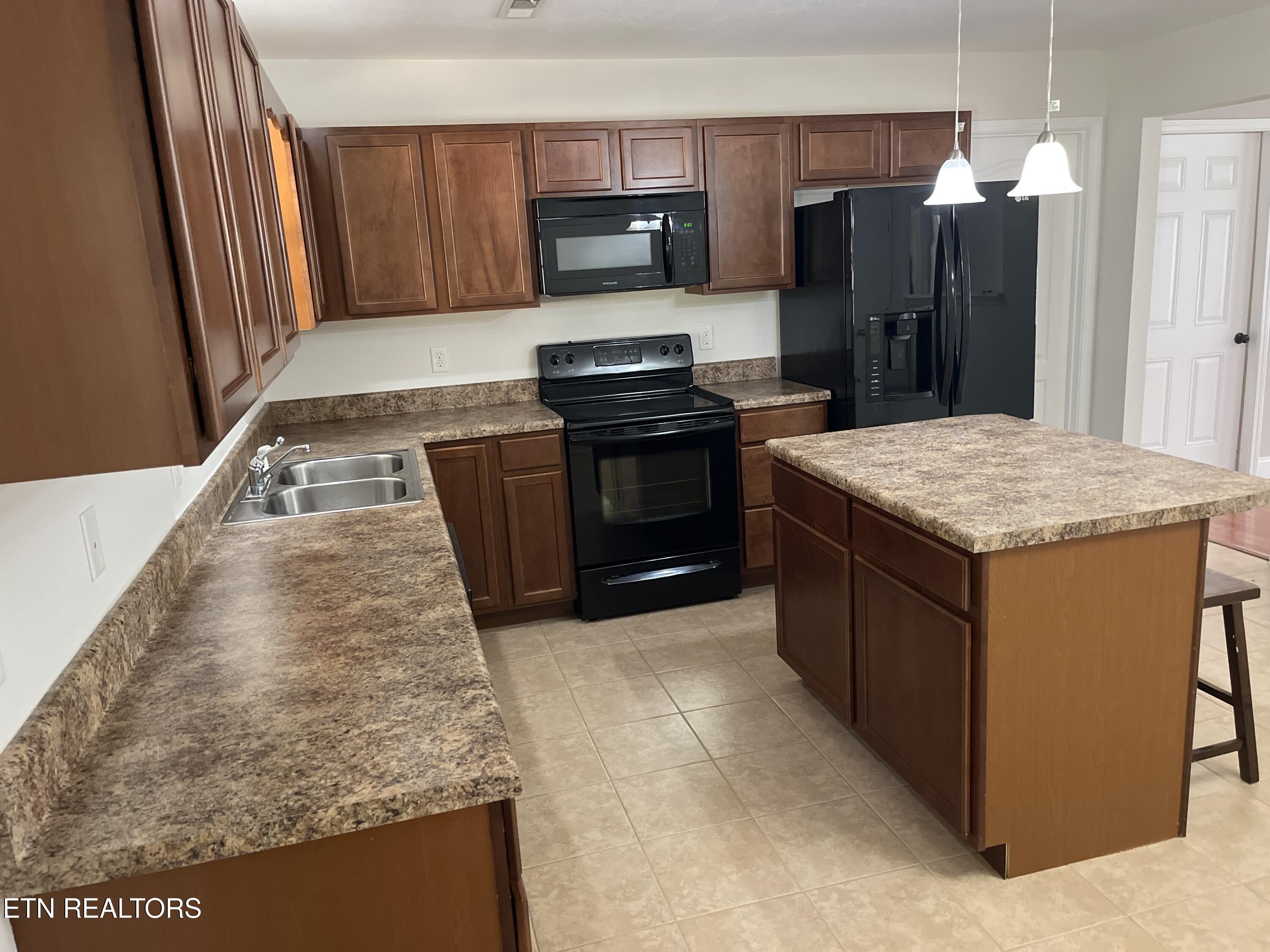 6062 Whisper Ridge Lane Corryton, TN 37721 - Photo 8 of 29 image