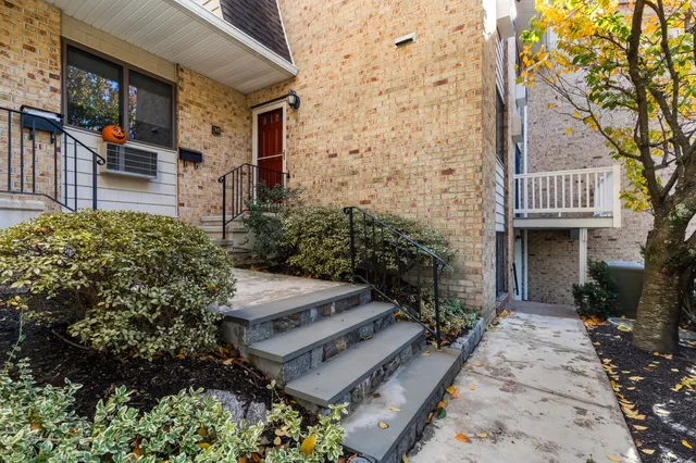 $699,000 | 180 Glenbrook Road, Unit 35, Stamford, CT 06902