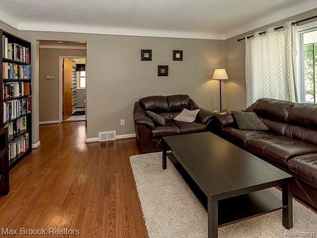312 Normandy Road Royal Oak, MI 48073 - Photo 8 of 54 6216061816_23.jpg