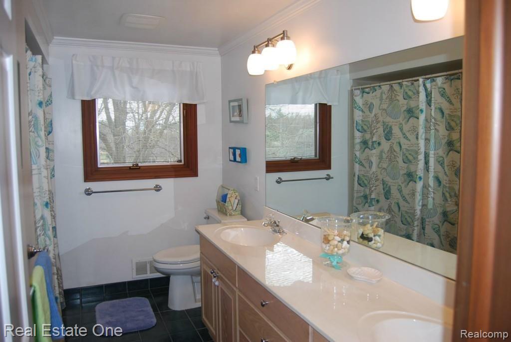2133 Chalet Drive Rochester, MI 48309 - Photo 13 of 18 Hall Bathroom