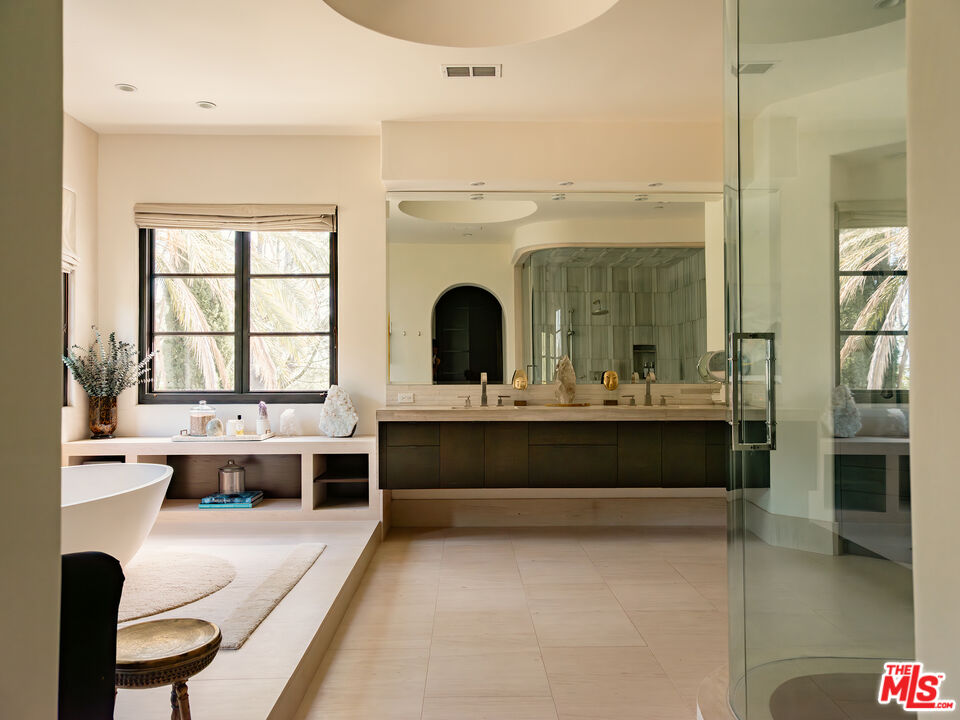 12705 Chalon Road Los Angeles, CA 90049 - Photo 21 of 46