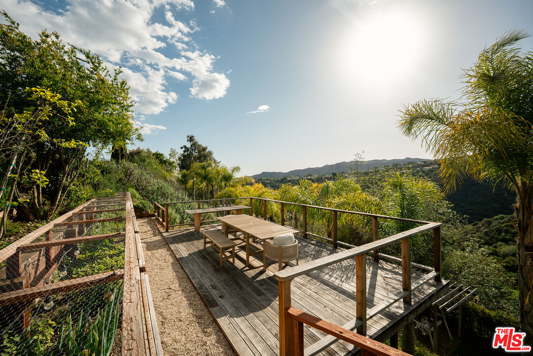 12705 Chalon Road Los Angeles, CA 90049 - Photo 40 of 46