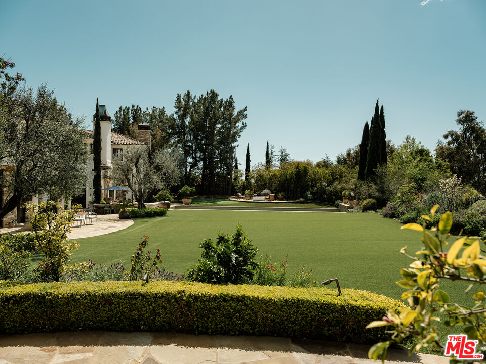 12705 Chalon Road Los Angeles, CA 90049 - Photo 7 of 46