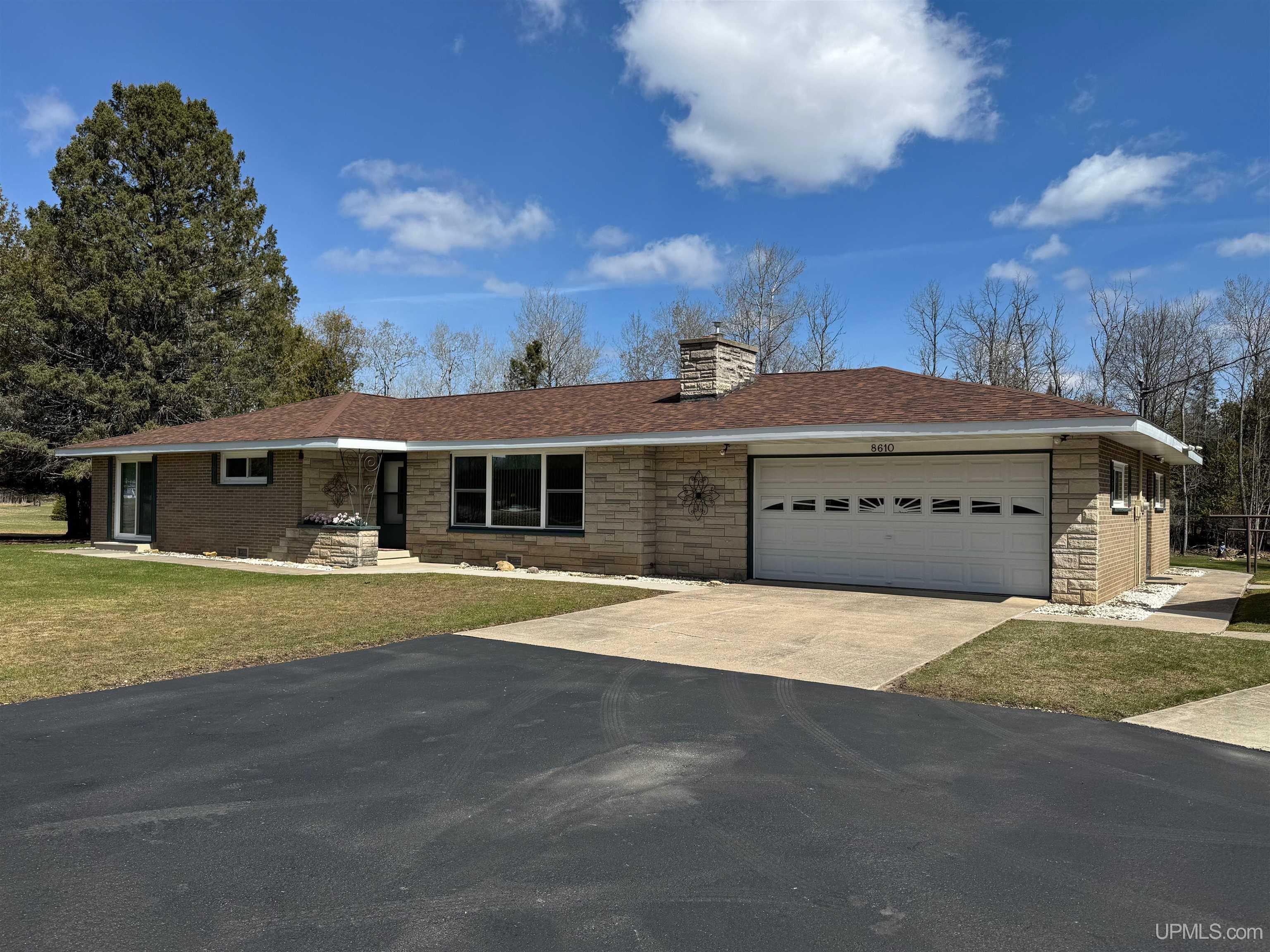 8610 County 426 L R Road Gladstone, MI 49837 - Photo 1 of 24