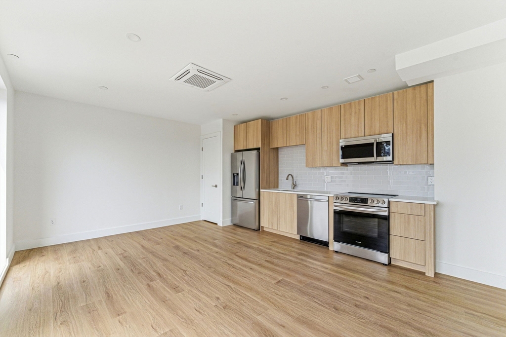 1035 Commonwealth Avenue, Unit 609 Boston, MA 02215 - Photo 4 of 14