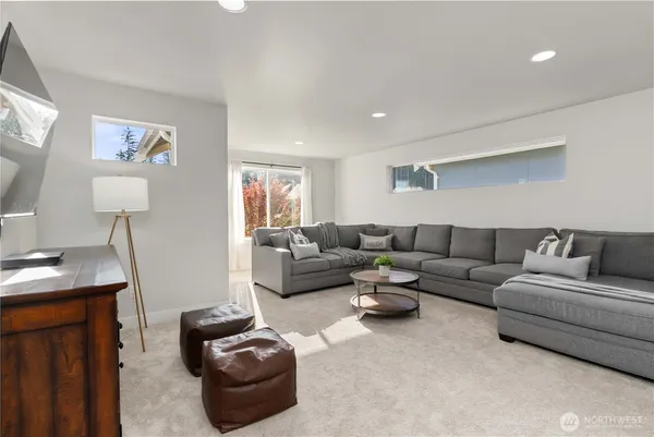 $1,299,999 | 33473 Walnut Avenue Southeast, Black Diamond, WA 98010