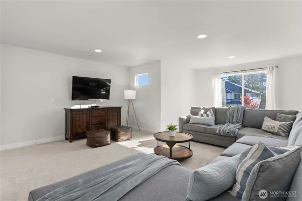 $1,299,999 | 33473 Walnut Avenue Southeast, Black Diamond, WA 98010
