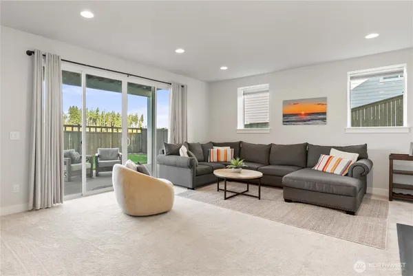$1,299,999 | 33473 Walnut Avenue Southeast, Black Diamond, WA 98010