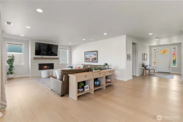 $1,299,999 | 33473 Walnut Avenue Southeast, Black Diamond, WA 98010