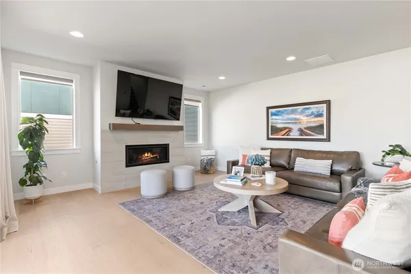 $1,299,999 | 33473 Walnut Avenue Southeast, Black Diamond, WA 98010