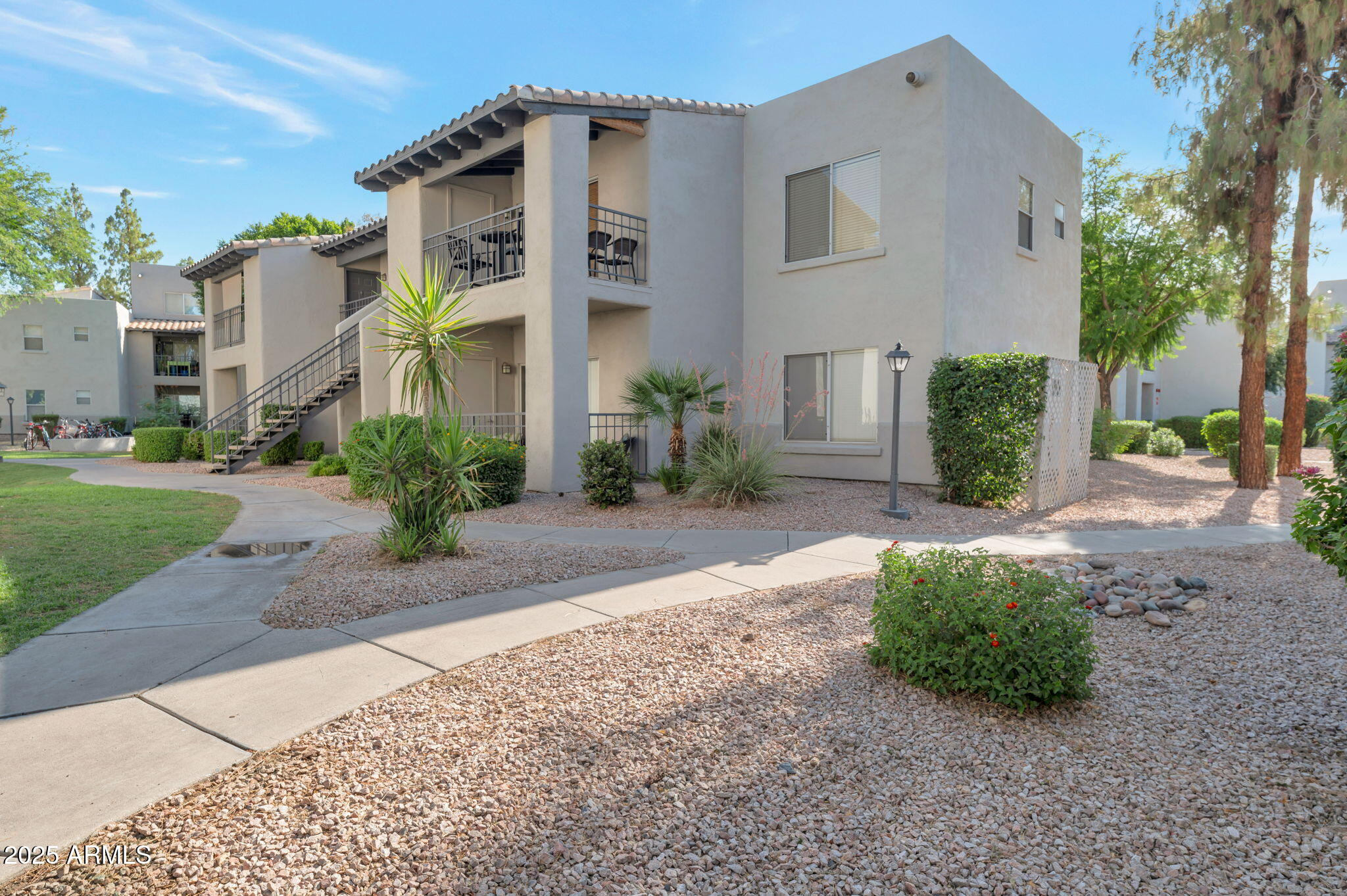 14145 North 92nd Street, Unit 1051 Scottsdale, AZ 85260 - Photo 21 of 21 a view of a big house with a yard and plants