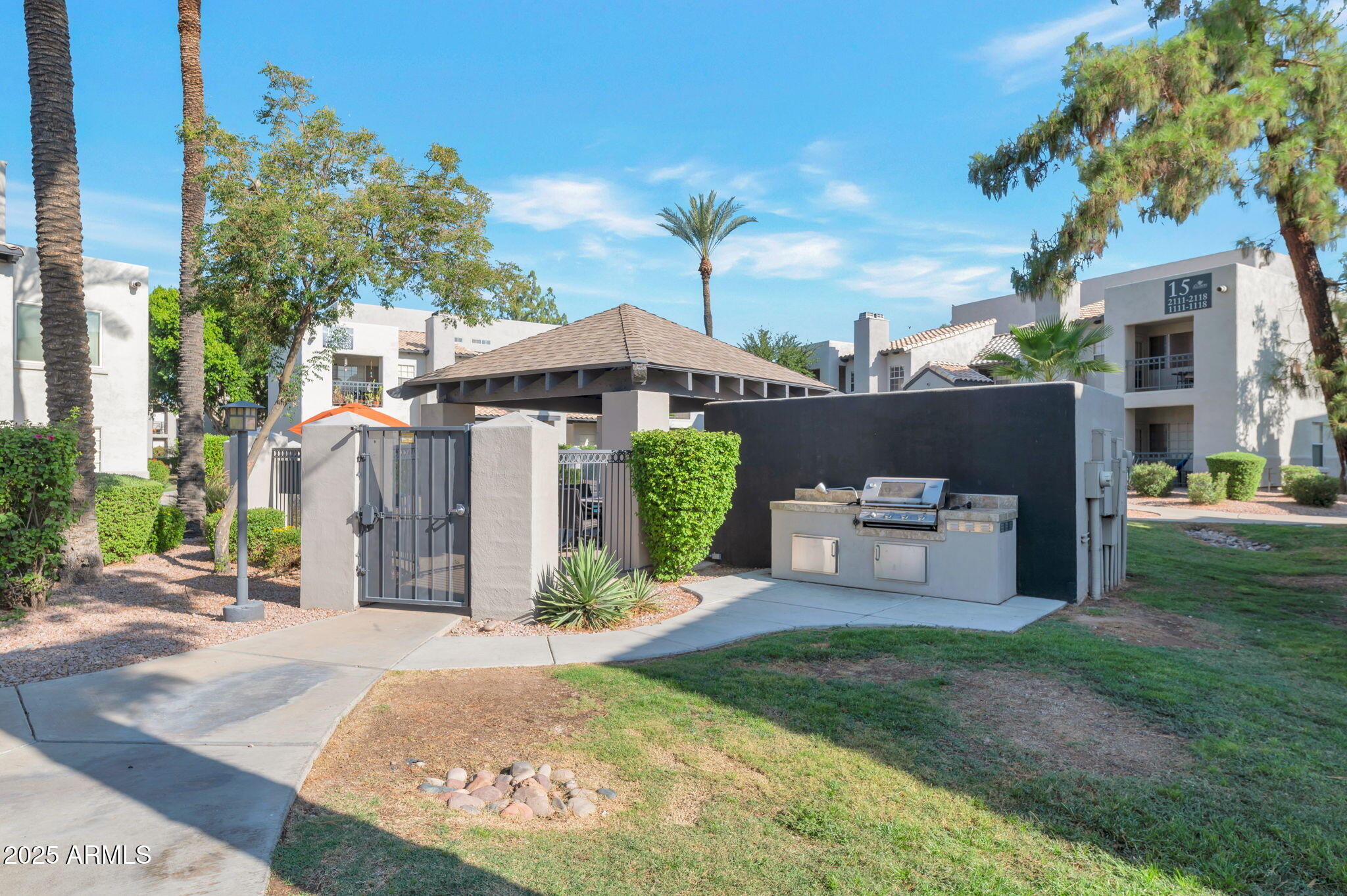 14145 North 92nd Street, Unit 1051 Scottsdale, AZ 85260 - Photo 7 of 21 a front view of a house with garden