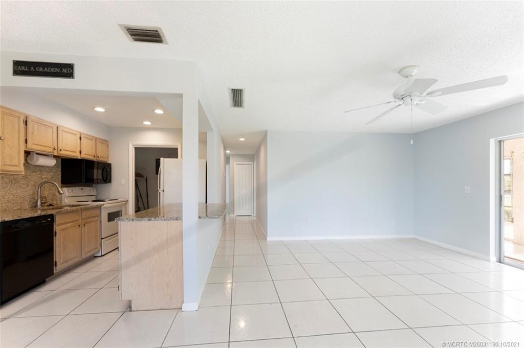 944 Northwest Spruce Ridge Drive, Unit B7 Stuart, FL 34994 - Photo 8 of 28